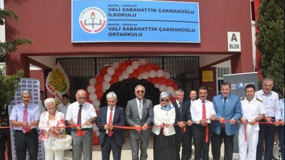 MIP ve TİKAV ortaklığı ile Onarımı Bizden Okuması Sizden Projesi  Kapsamında onarımı yapılan Vali Sabahattin Çakmakoğlu Ortaokulu´nun Teslim Töreni yapıldı.
