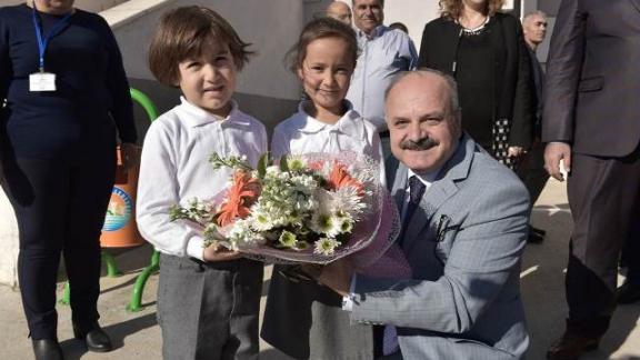 Vali Çakacak´tan İTO Şehit Mehmet Güçlü İlk ve Ortaokuluna Ziyaret