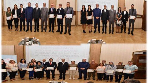 Mersin İl Millî Eğitim Müdürlüğü ve İl Sağlık Müdürlüğü Personelleri Mersin Valisi Ali İhsan Su Tarafından Verilen Başarı Ödüllerini Törenle Teslim Aldılar