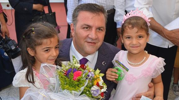 İl Milli Eğitim Müdürümüz Adem Koca Suriyeli Çocukların da Karne Sevinçlerine Ortak Oldu