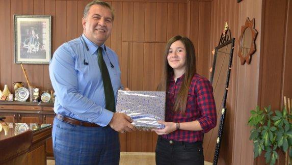   Resim Yarışması Türkiye Birincisi Öğrencimizden Müdürlüğümüze Ziyaret