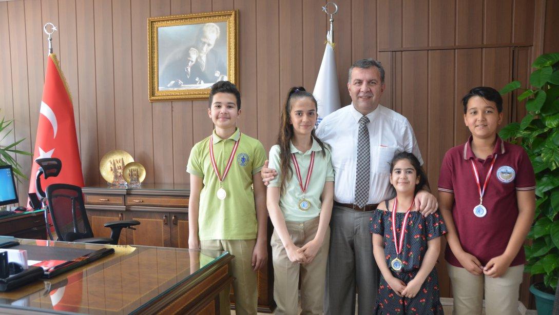 Akıl ve Zeka Oyunları Türkiye Şampiyonasında Dereceye Giren Öğrencilerimizden Müdürlüğümüze Ziyaret
