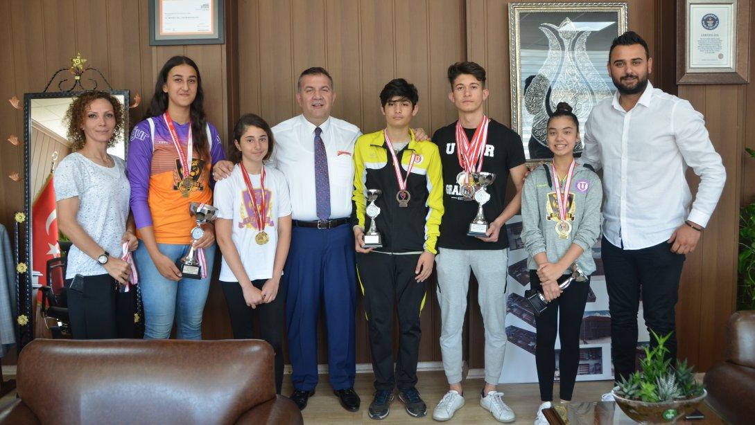 Mersin Uğur Okulları Başarılı Sporcularıyla Müdürlüğümüzü Ziyaret Etti