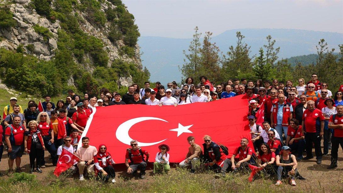  19 MAYIS ATATÜRK'Ü ANMA, GENÇLİK VE SPOR BAYRAMI KAPSAMINDA GENÇLİK VE DOĞA YÜRÜYÜŞÜ YAPILDI