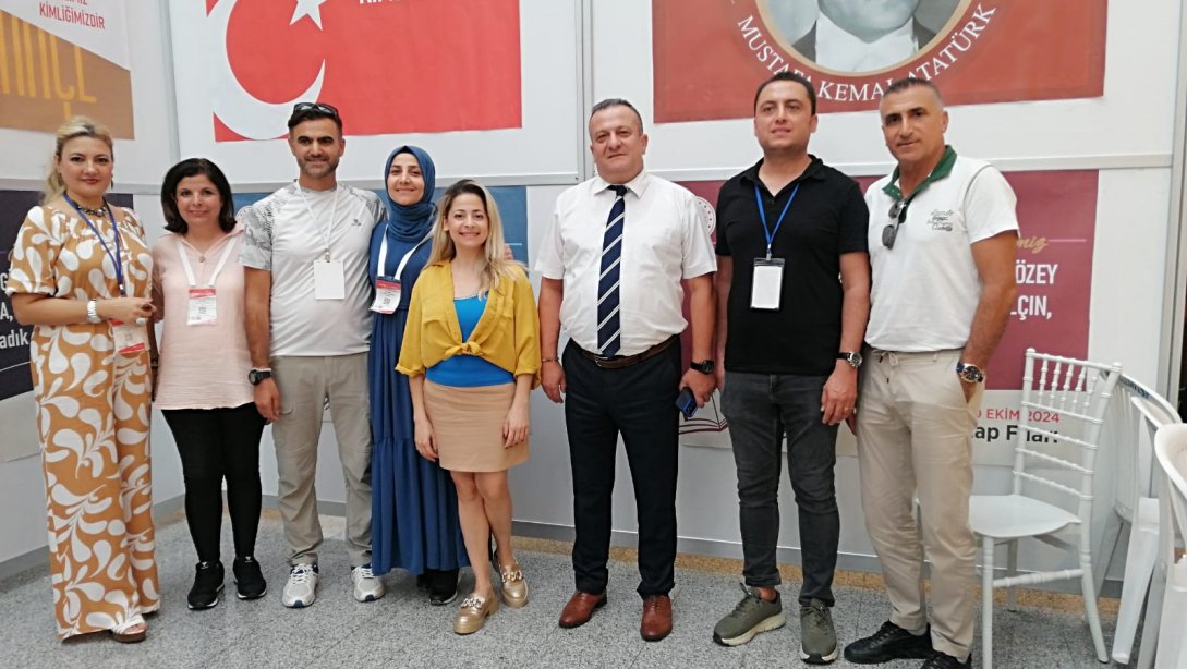 İL MİLLÎ EĞİTİM MÜDÜR VEKİLİ FATİH BURĞUT, CNR EXPO KİTAP FUARI'NDA ÖĞRETMENLERİMİZİ VE ÖĞRENCİLERİMİZİ ZİYARET ETTİ